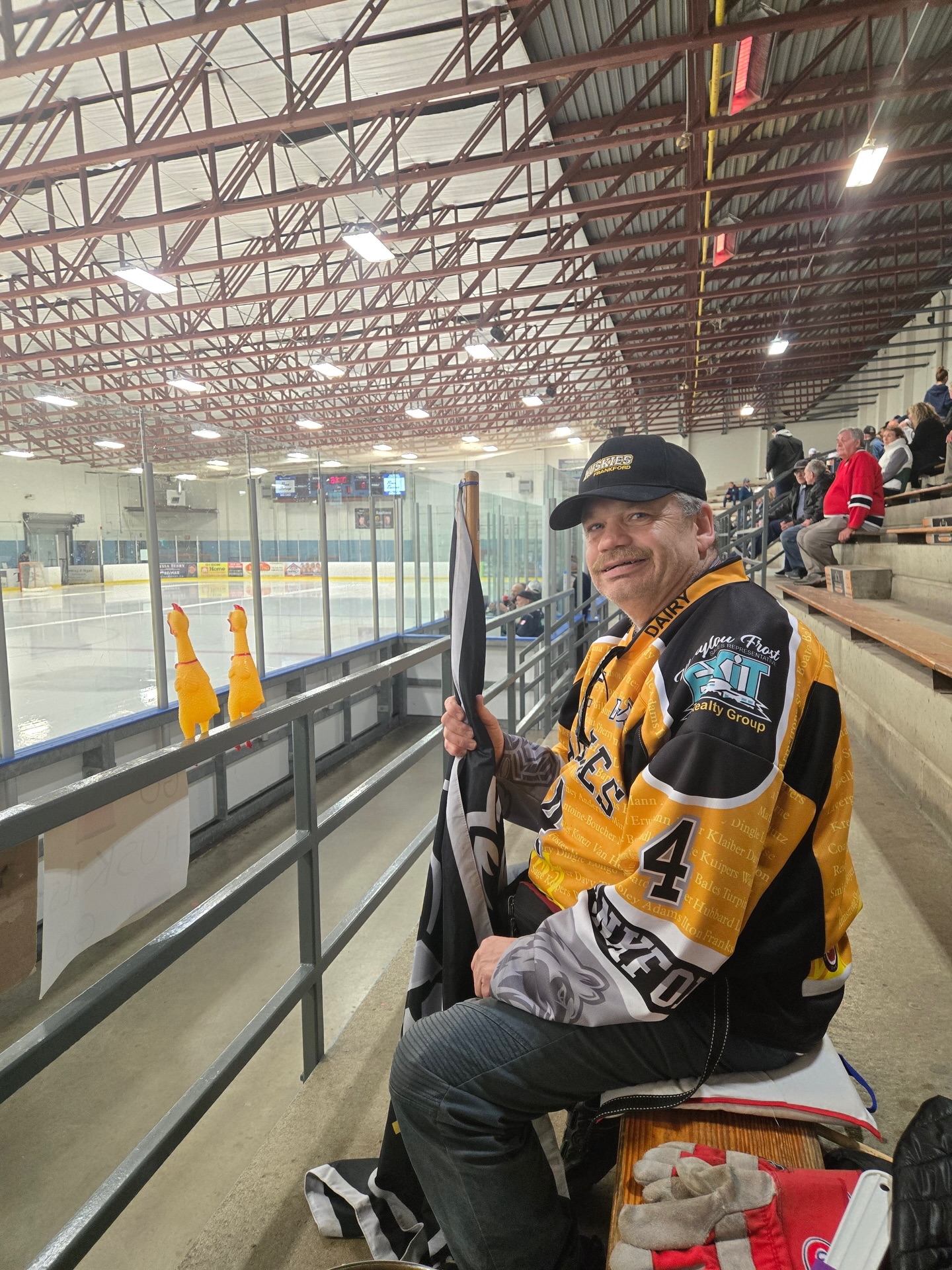1-0 HUSKIES, PERIOD 1 VS FERGUS…GOING INTO THE SECOND